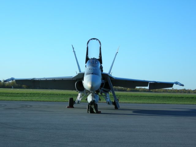 — — - Canadian Air Force CF-18.