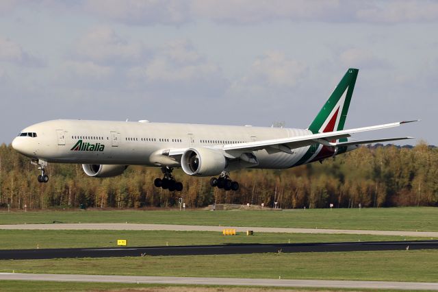 BOEING 777-300ER (EI-WLA) - First time a B773 at Eindhoven Airport