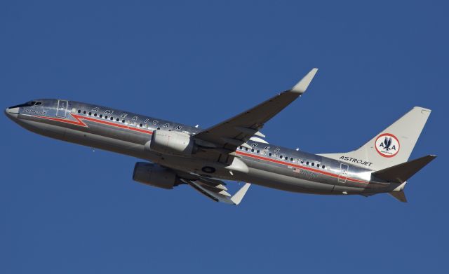 Boeing 737-800 (N905NN) - The best looking AA aircraft in the entire fleet in my opinion departing DFW 11/20/2018 (please view in "full" for best image quality)