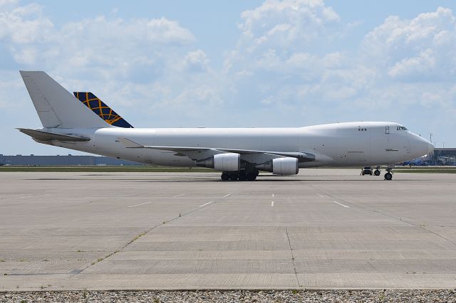 Boeing 747-400 (N406KZ) - Sister ship B-747-8F N860GT behind her. Both were ORD WX Diversions from previous evening when crews timed out and had to RON.
