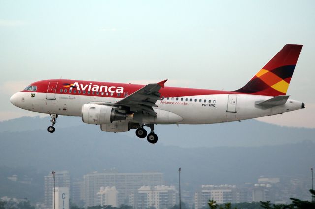 Airbus A318 (PR-AVC)