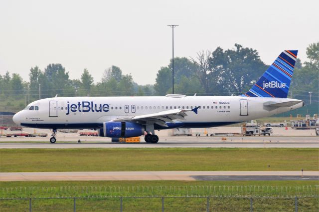 Airbus A320 (N561JB)