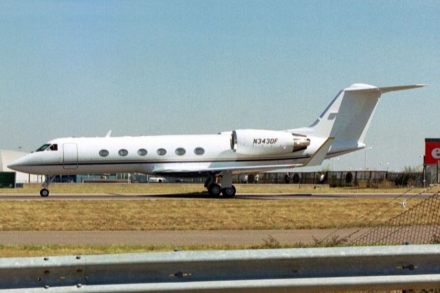 Gulfstream Aerospace Gulfstream IV (N343DF) - Taxiing to the ramp on 15-Jul-03.  Reregistered N843DF 13-Jan-07, N117MS 7-Jul-07 and N917MS 11-Dec-15.