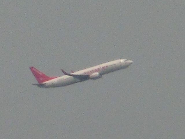 Boeing 737-700 (HL8264) - 対岸から。br /ソウル（仁川）へは、約2時間のフライト。