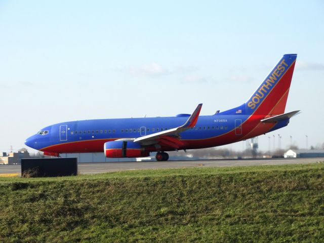 Boeing 737-700 (N736SA)