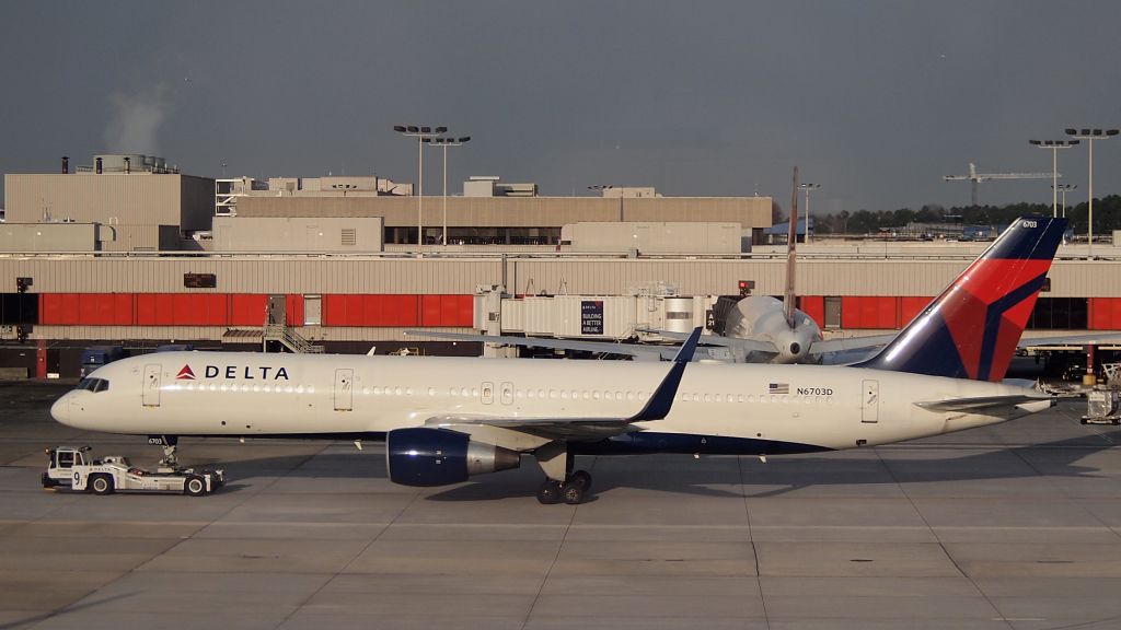 Photo of Delta B752 (N6703D) - FlightAware