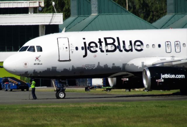 Airbus A320 (N633JB)