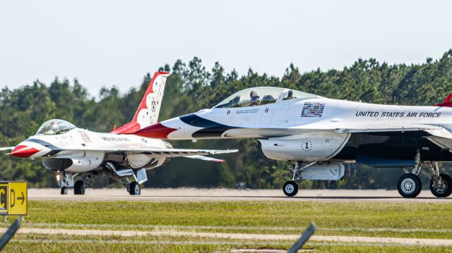 Lockheed F-16 Fighting Falcon —