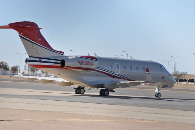 Bombardier Challenger 300 (N800BD)