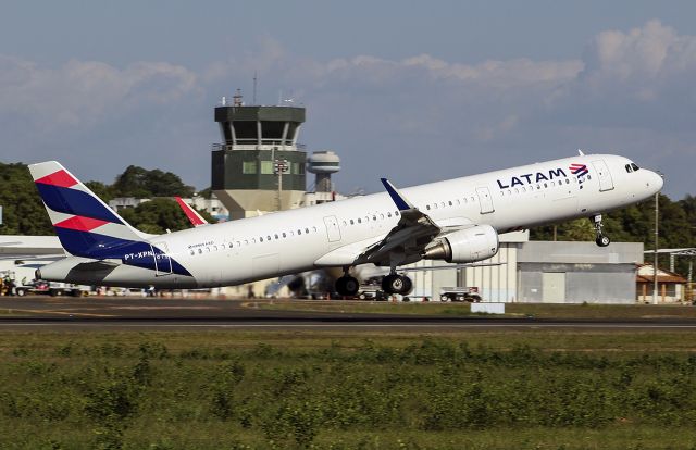 Airbus A321 (PT-XPN)