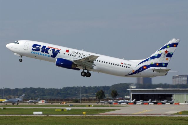 Boeing 737-800 (TC-SKU)