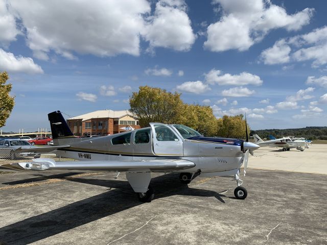 Beechcraft Bonanza (33) (VH-NMU)