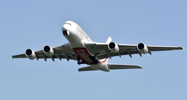 Airbus A380-800 (A6-EOW)