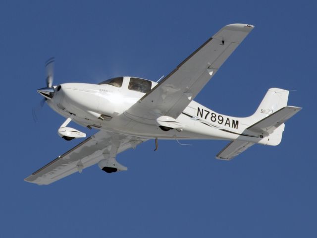 Cirrus SR-22 (N789AM) - Take off runway 26.