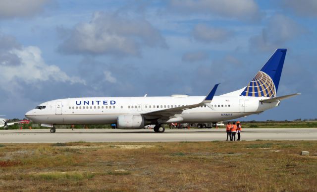 Boeing 737-800 (N73276) - UAL1422/UAL1420 KEWR-TNCB-KEWR B738 0276/N73276