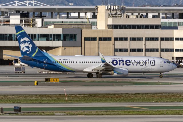 Boeing 737-900 (N486AS) - 25th January, 2024: Taxiing to the gate at LAX after arriving from SeaTac as flight AS 1300. 