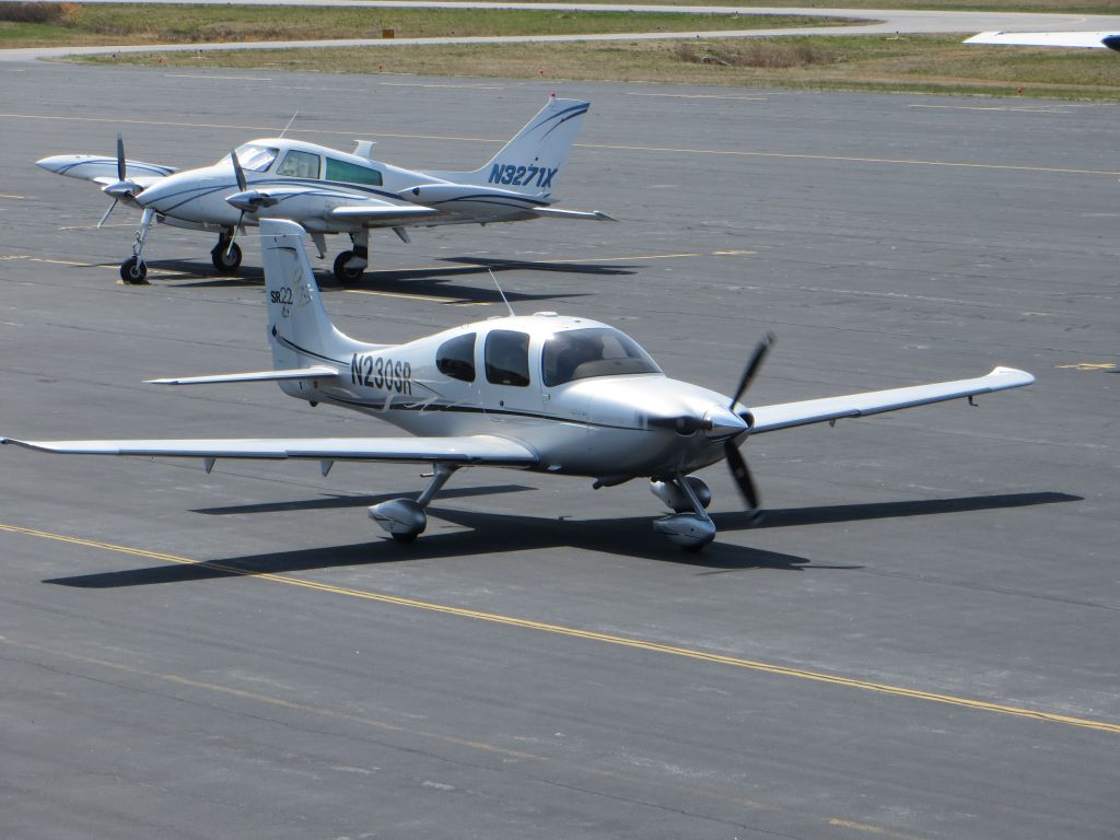 Cirrus SR-22 (N230SR)