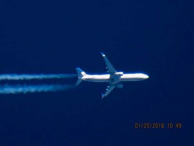 Boeing 737-900 (N68802)