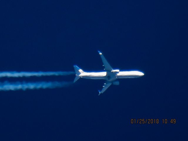 Boeing 737-900 (N68802)