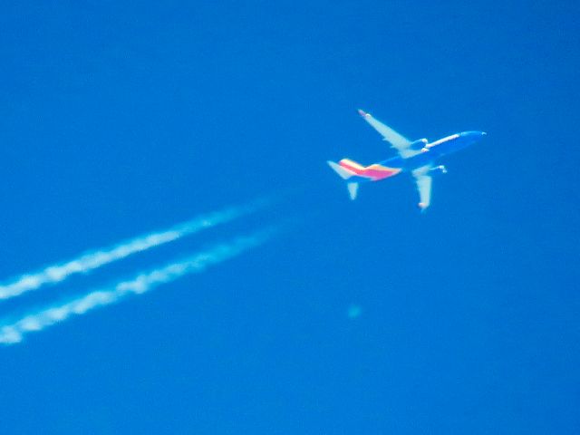 Boeing 737-800 (N8669B)
