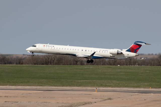 Canadair Regional Jet CRJ-900 (N314PQ)