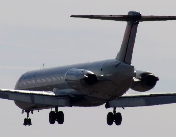 McDonnell Douglas MD-88 (N935DL)