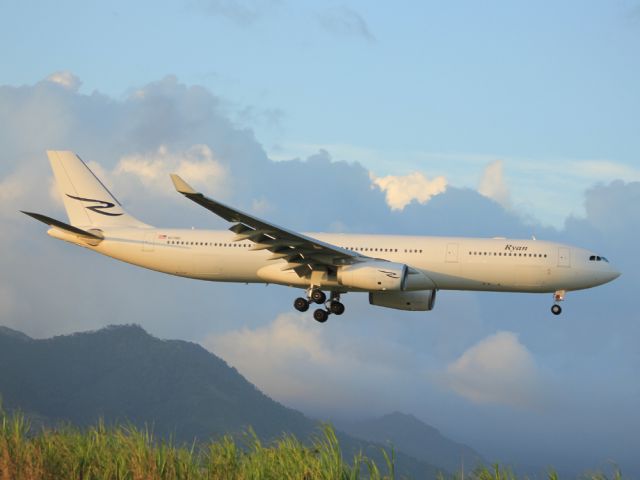 Airbus A330-300 —