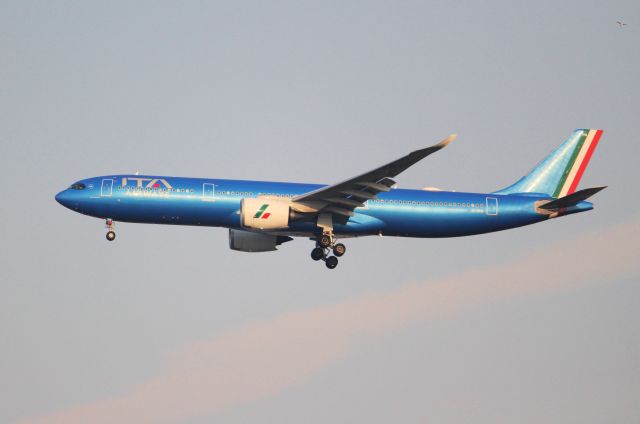Airbus A330-900 (EI-HPB)