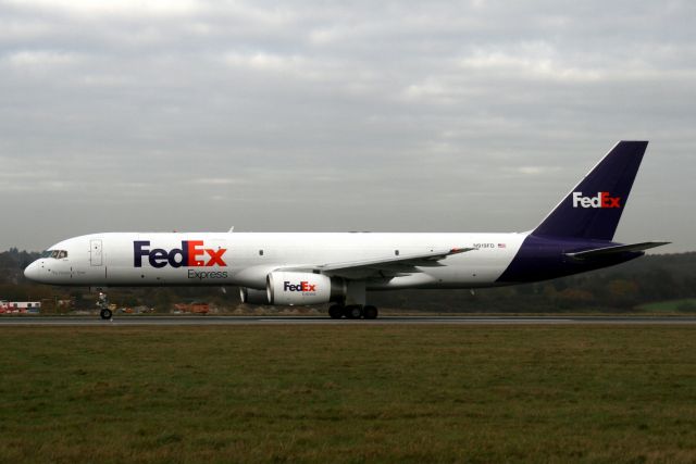 Boeing 757-200 (N919FD) - Departing R26 as FDX9092 on 28-Nov-11 on an air-test.