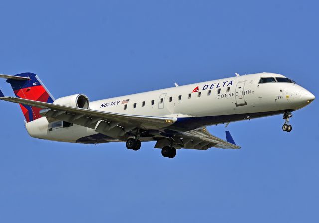 Canadair Regional Jet CRJ-200 (N821AY)