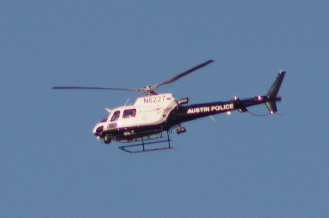 N6227 — - After the landing of AF1 City Of Austin PD sweeps the area.