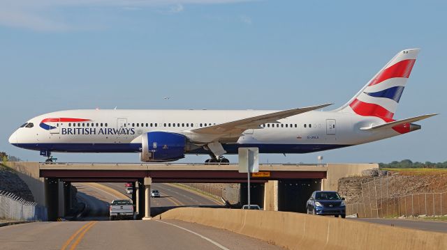 Boeing 787-8 (G-ZBJI) - August 6, 2018 -- Speedbird 223 arriving on runway 20L. Uploaded in low-resolution. Full resolution is available at cowman615 at Gmail dot com. cowman615@gmail.com