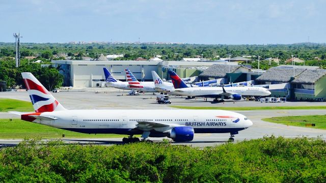 Boeing 777-200 (G-VIIR) - BRITISH AIRWAYS B772 TAXING AT MDPC AIRPORT!