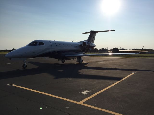 Embraer Phenom 300 (N300FL)