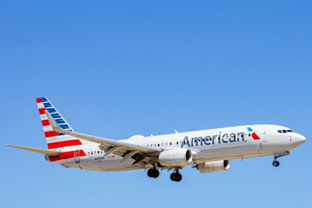 Boeing 737-800 (N995NN)