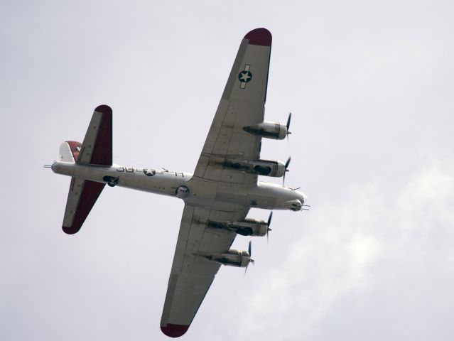 Boeing B-17 Flying Fortress (N1517N)