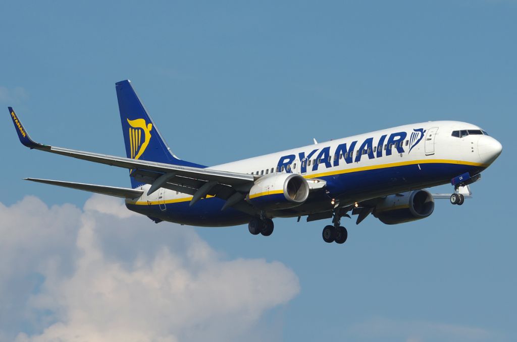 Boeing 737-800 (EI-DCG)