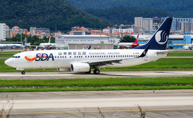 Boeing 737-800 (B-1985)