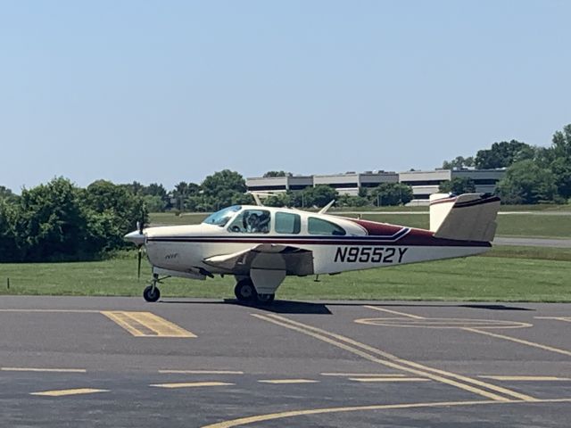 Beechcraft 35 Bonanza (N9552Y) - N9552Y (BE35) arriving at Wings Field (KLOM)br /Photo Date: June 5, 2021