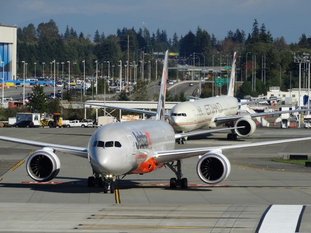 Boeing 787-8 (VH-VKA) - Brand new Jetstar Dreamliner on its test flight while Etihad 773 is about to take off for its Delivery flight at Boeing Everett WA USAbr /Watch some liveries herebr /a rel=nofollow href=http://www.youtube.com/user/OwnsGermanyhttp://www.youtube.com/user/OwnsGermany/a