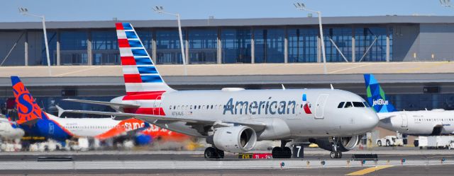 Airbus A319 (N764US) - phoenix sky harbor international airport 16OCT21