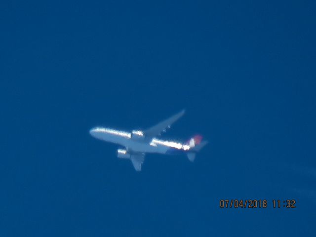 Airbus A330-200 (N393HA)