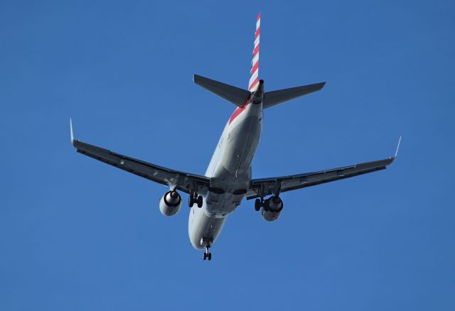 Embraer 175 (N411YX)