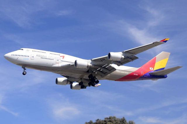 Boeing 747-400 (HL7428) - Asiana Boeing 747-48E HL7428 at LAX on September 21, 2012. It first flew on May 29, 1998. Its construction number is 28552. It was delivered to Asiana on June 18, 1999.