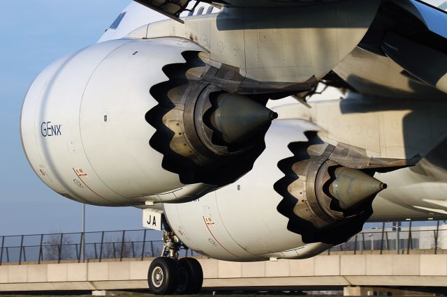 BOEING 747-8 (B-LJA)