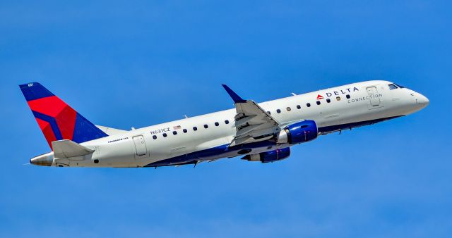 Embraer ERJ 175 (N631CZ) - N631CZ Delta Connection 2008 Embraer ERJ-175LR (ERJ-170-200 LR) serial 17000239 (Compass Airlines) - Las Vegas - McCarran International Airport (LAS / KLAS)br /USA - Nevada March 24, 2017br /Photo: Tomás Del Coro