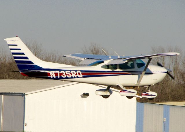 Cessna Skylane (N735RQ) - At Downtown Shreveport.