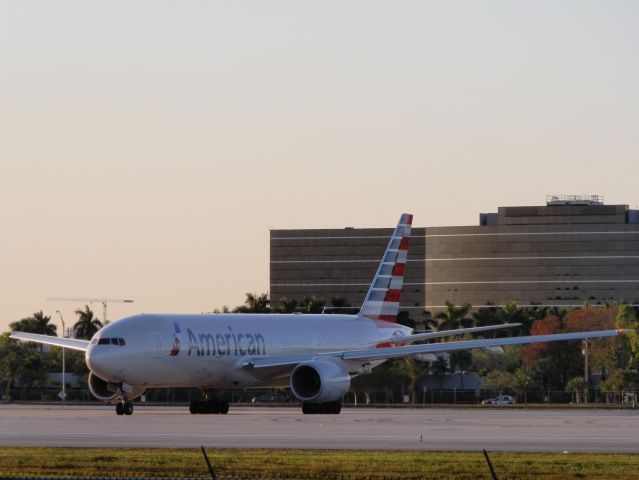 Boeing 777-200 (N781AN)