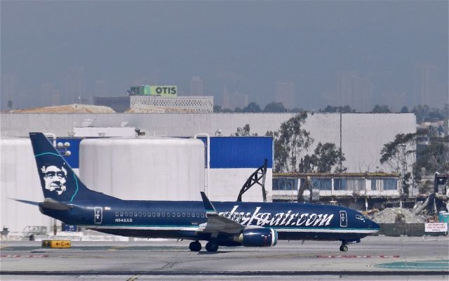 Boeing 737-800 (N458AS)