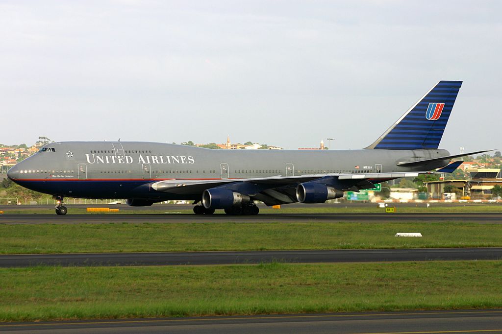 Boeing 747-400 (N182UA)